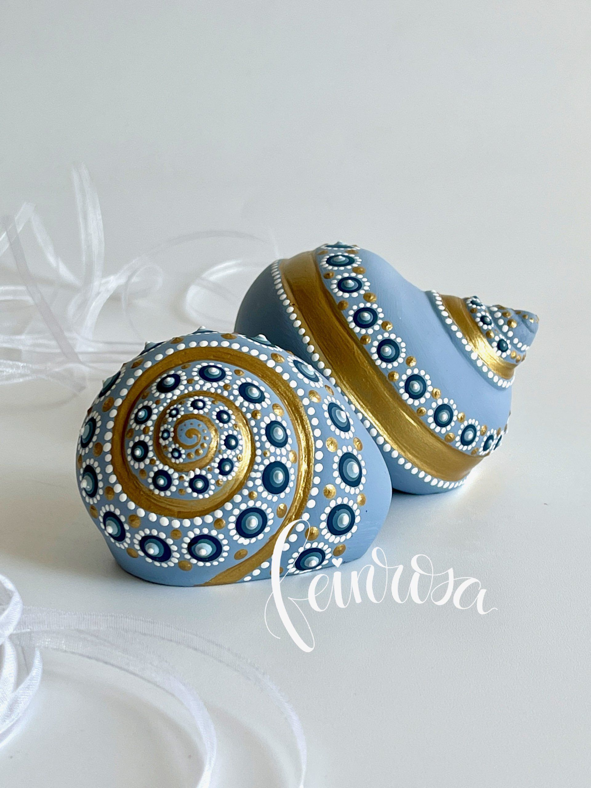 Handbemalte Schneckenhäuser. Dot-.Painting. Handbemalte Steine und Mandala-Steine von Künstlerin Anja Gries, ©feinrosa.