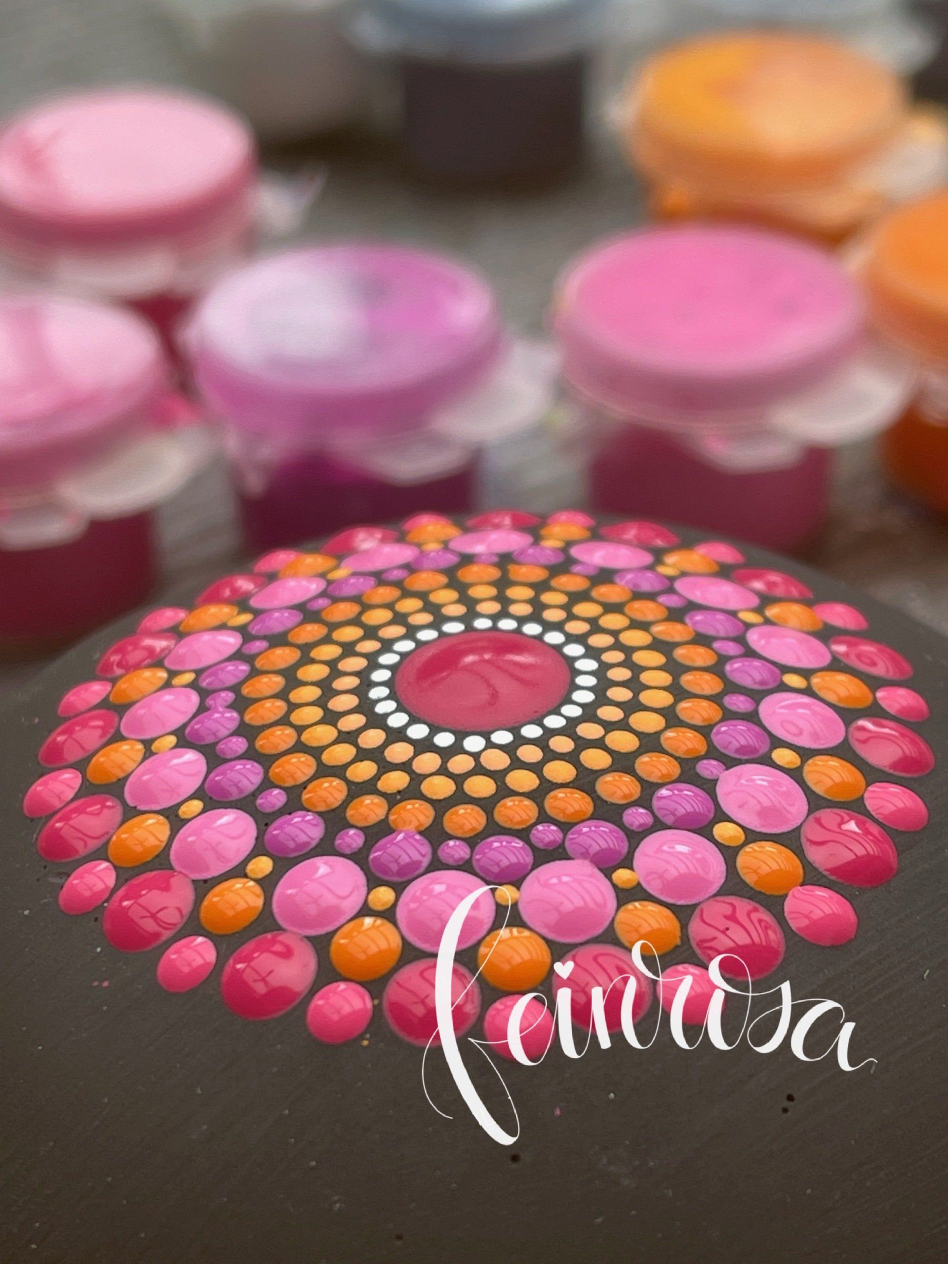 ©feinrosa. Handbemalte Kugeln mit Polka Dots. Dot-Painting. Handbemalte Steine und Mandala-Steine von Künstlerin Anja Gries, ©feinrosa.