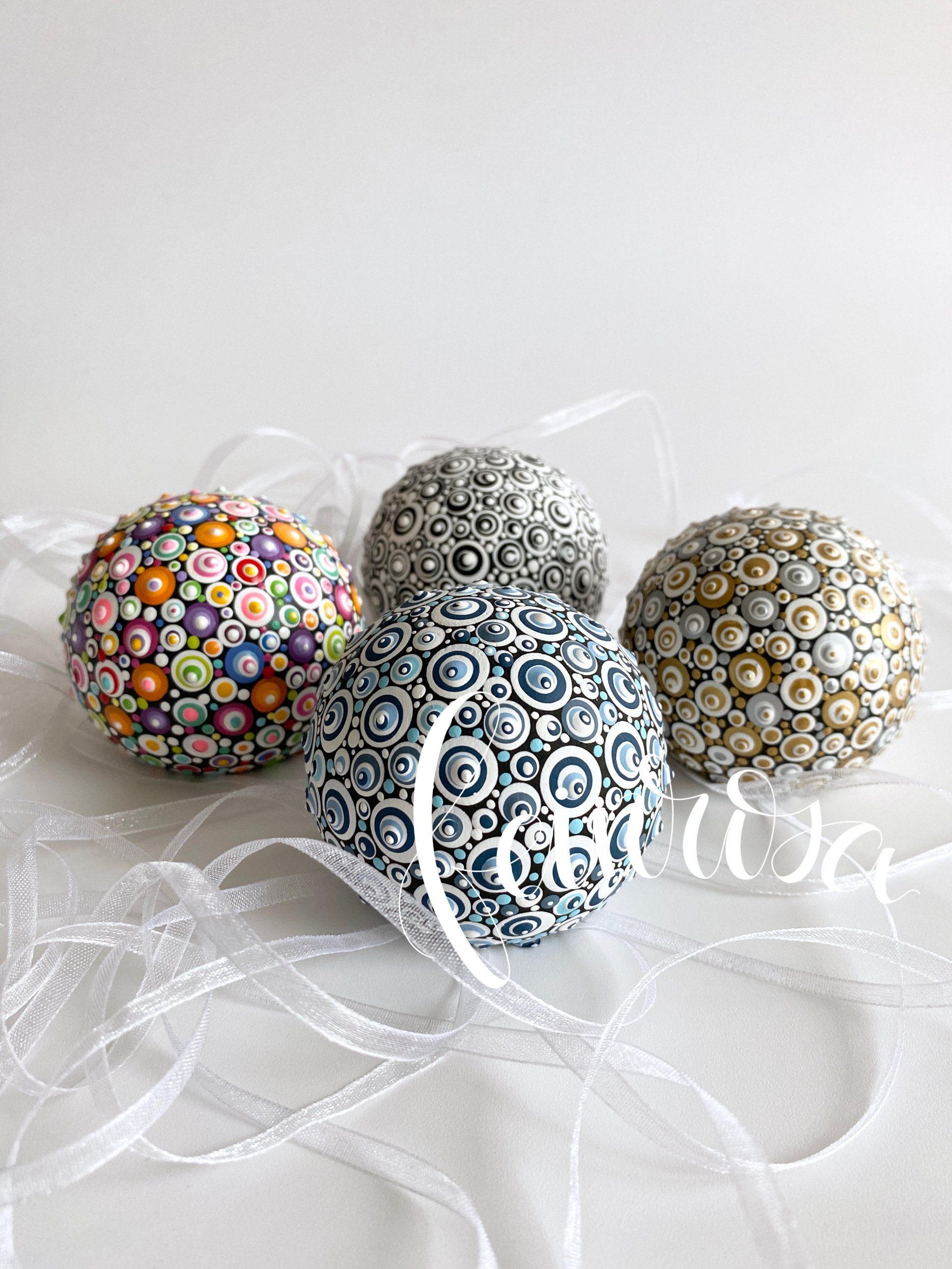 Polka Dot Design. Handbemalte Kugeln mit Polka Dots. Dot-Painting. Handbemalte Steine und Mandala-Steine von Künstlerin Anja Gries, ©feinrosa.