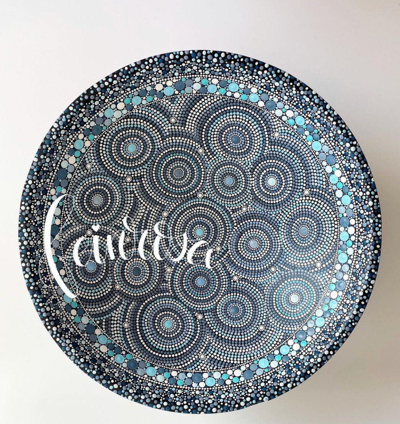 Handbemalte Holzschale. Dot-.Painting. Handbemalte Steine und Mandala-Steine von Künstlerin Anja Gries, ©feinrosa.