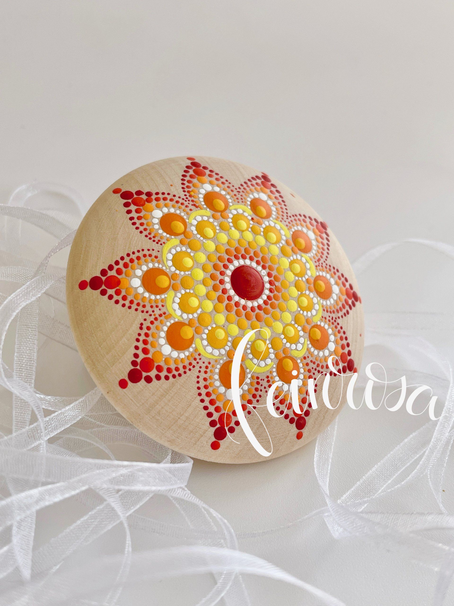 Holz-Stein-Mandala. Dot-.Painting. Handbemalte Steine und Mandala-Steine von Künstlerin Anja Gries, ©feinrosa.