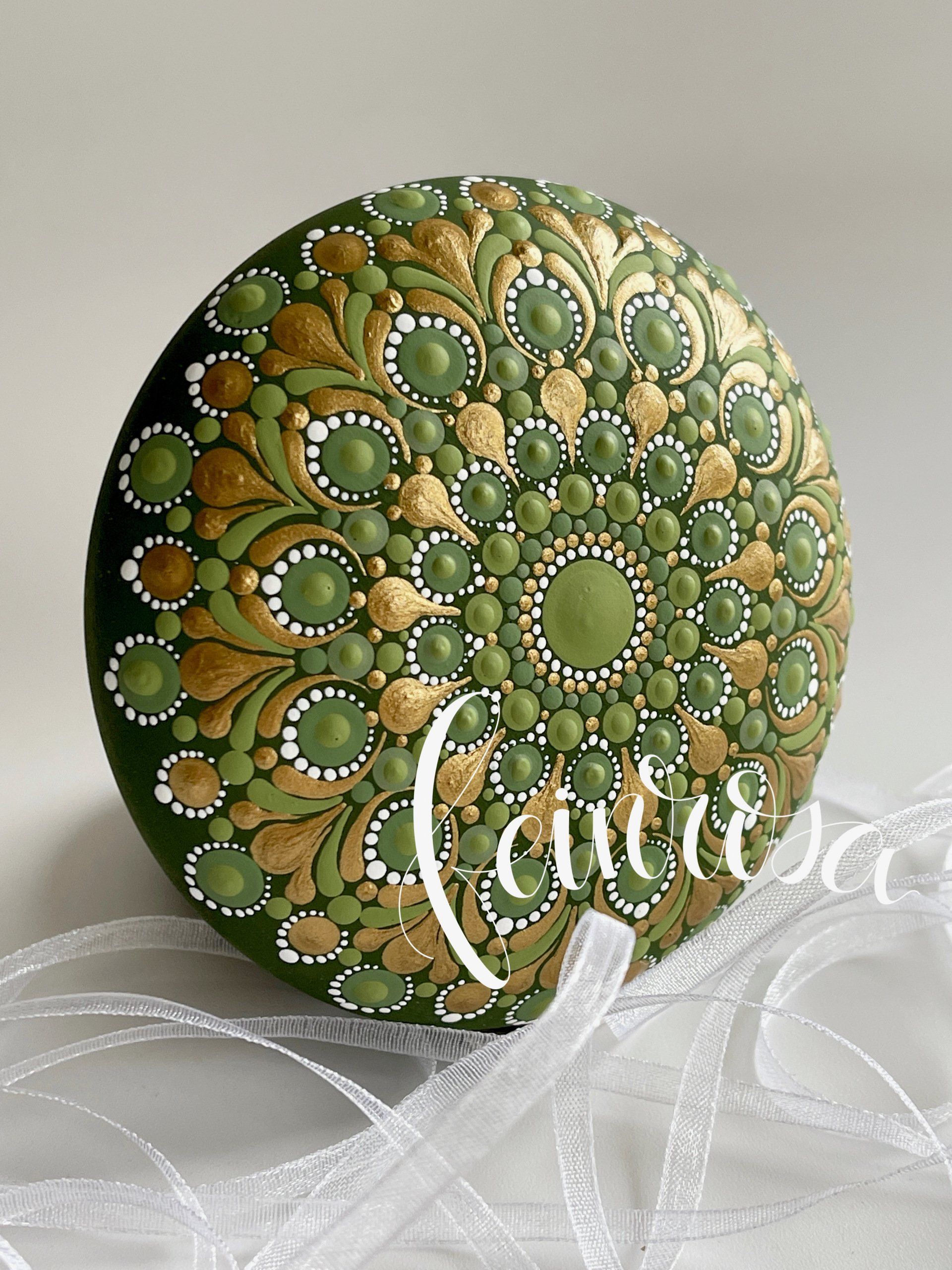 Dot-.Painting. Handbemalte Steine und Mandala-Steine von Künstlerin Anja Gries, ©feinrosa.