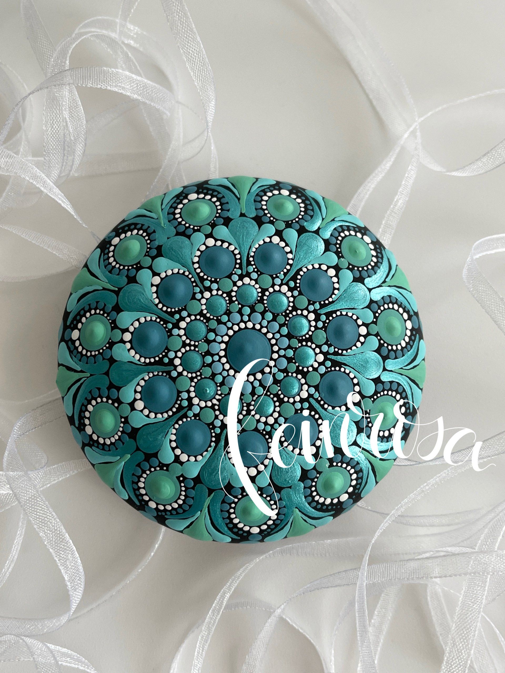 Dot-.Painting. Handbemalte Steine und Mandala-Steine von Künstlerin Anja Gries, ©feinrosa.