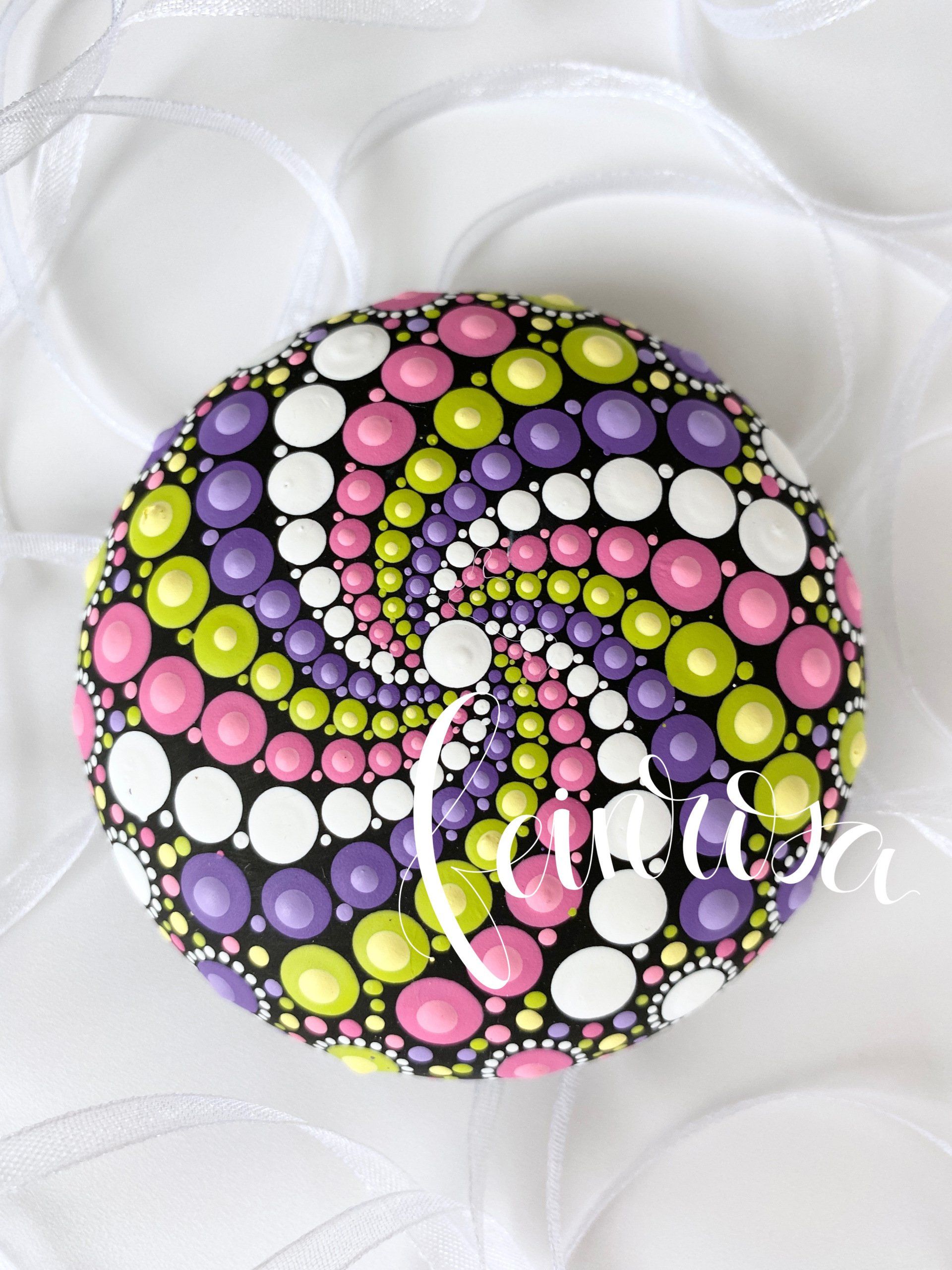 Mandala-Stein-Spirale. Dot-.Painting. Handbemalte Steine und Mandala-Steine von Künstlerin Anja Gries, ©feinrosa.