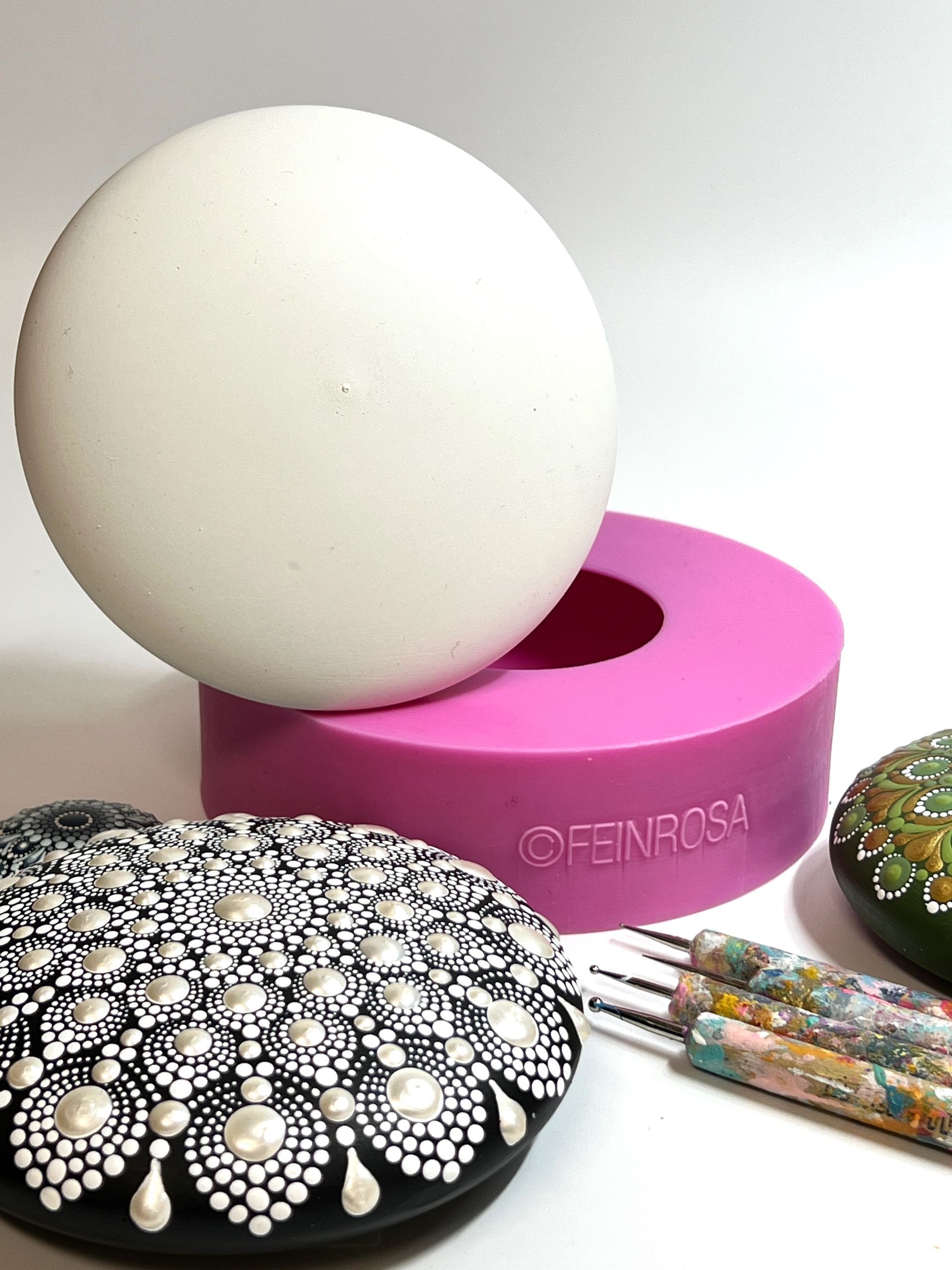 3D Silikon-Gießform für die Herstellung von Mandala-Stein-Rohlingen für die Dot-Painting-Kunst und das bemalen von Steinen mit Acrylfarben.