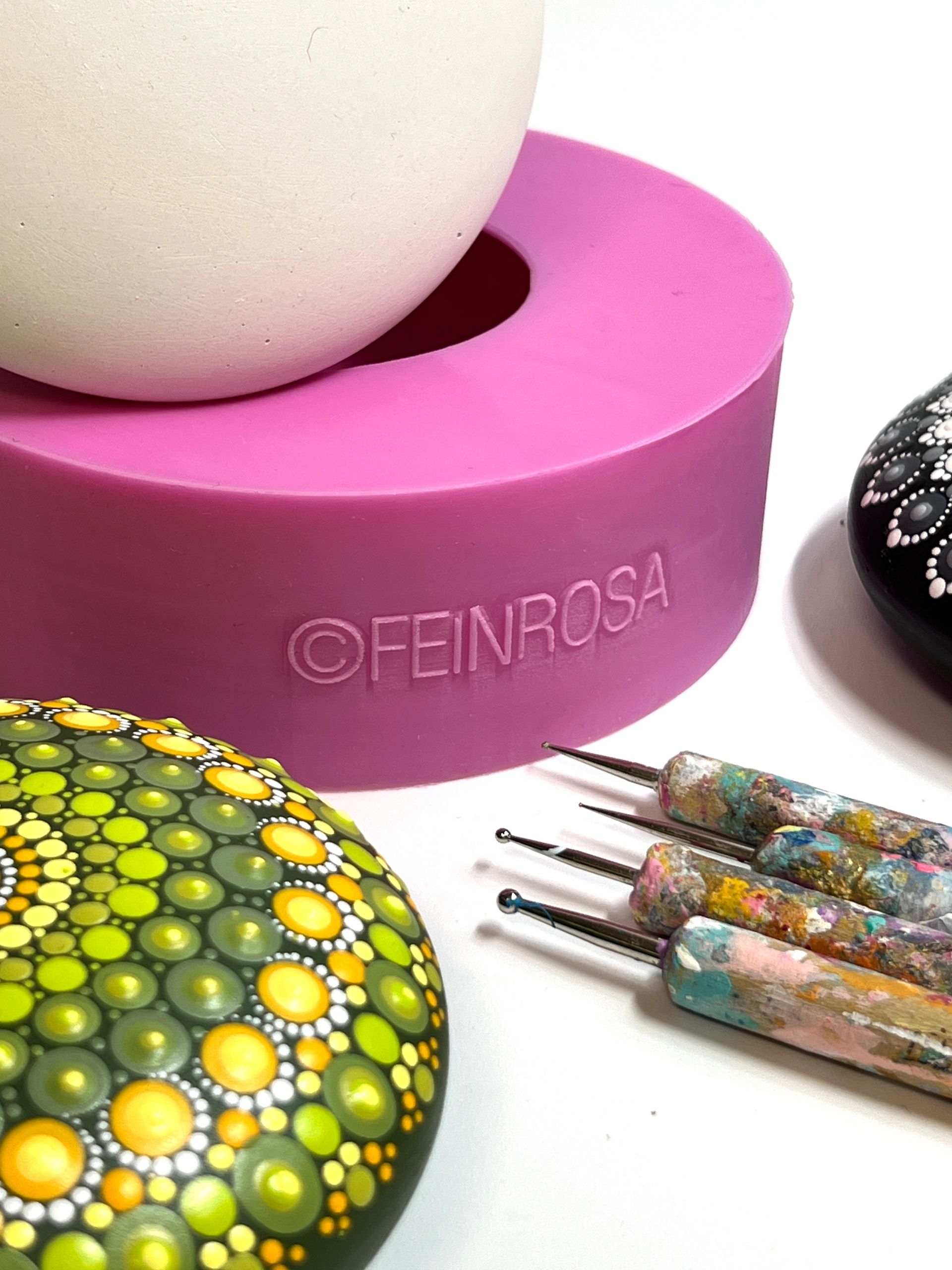 3D Silikon-Gießform für die Herstellung von Mandala-Stein-Rohlingen für die Dot-Painting-Kunst und das bemalen von Steinen mit Acrylfarben.