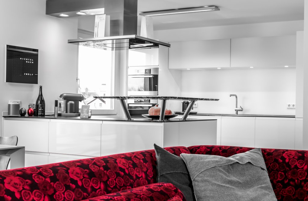 Edle helle Küche mit Möbeln, von Schreiner BLEIER aus Bietigheim