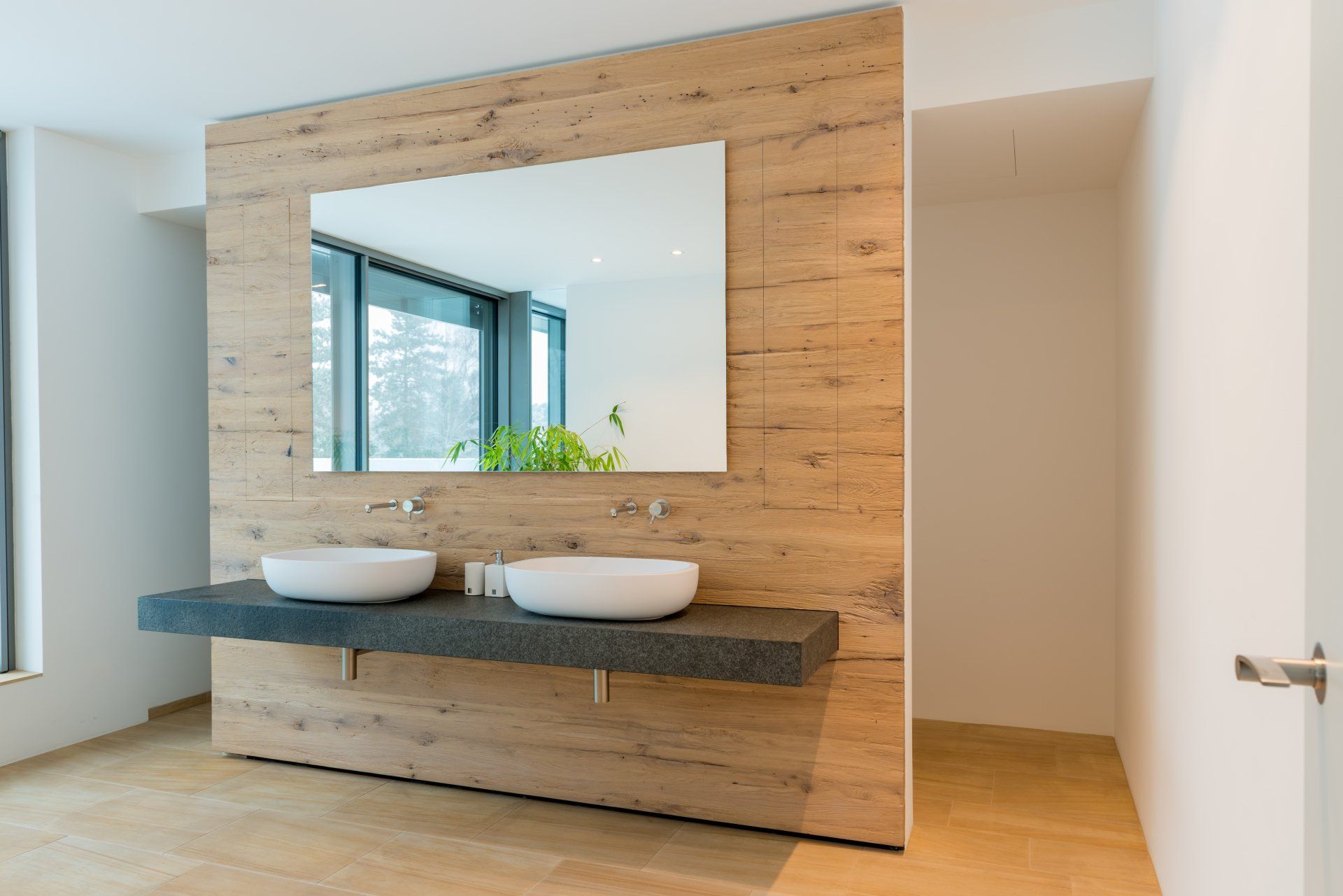 Edles Badezimmer mit Möbeln von Schreinerei BLEIER aus Bietigheim/Karlsruhe