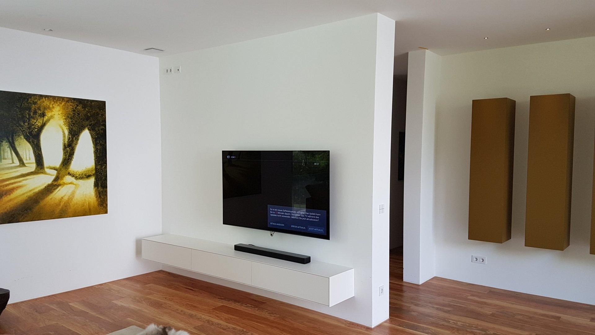 TV-Möbel von BLEIER Lebensräume, Lowboard mit Fernseher darüber
