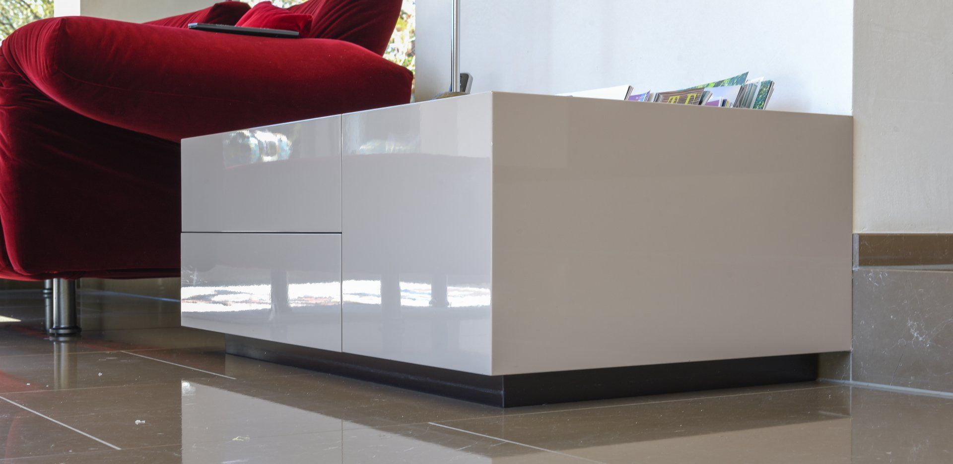 Lowboard mit Hochglanzfront von Schreinermeister Bleier aus Bietigheim/Rastatt