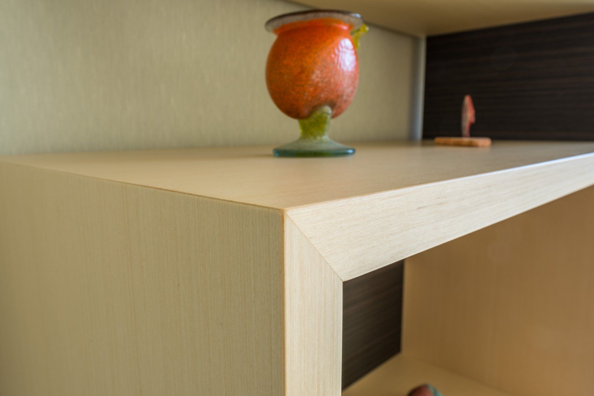 Nahaufnahme des Regals in Leichtbauweise von Schreiner BLEIER aus Bietigheim bei Rastatt