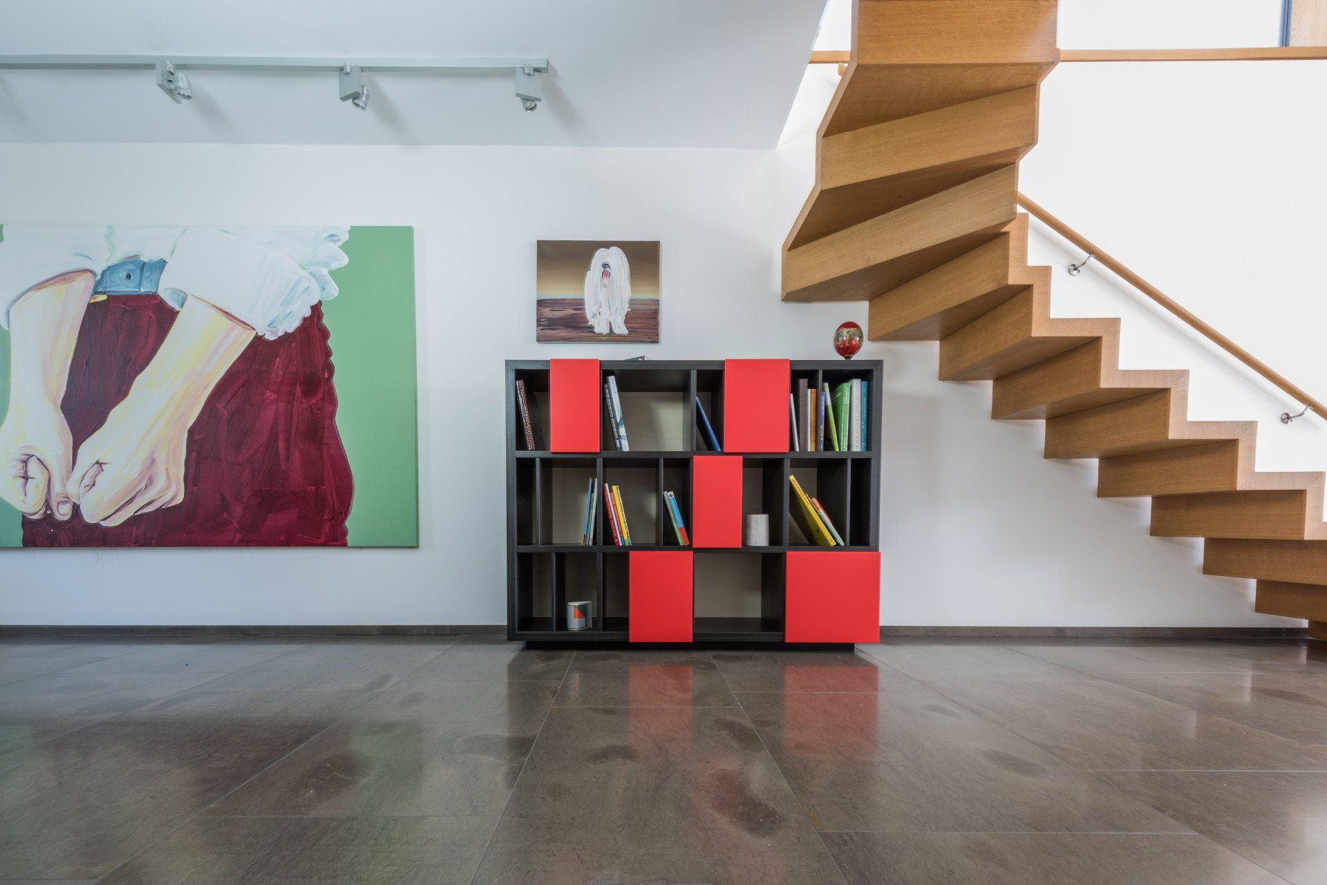 Regal für das Wohnzimmer von Schreiner Bleier, rot und schwarz, aus Ebenholz