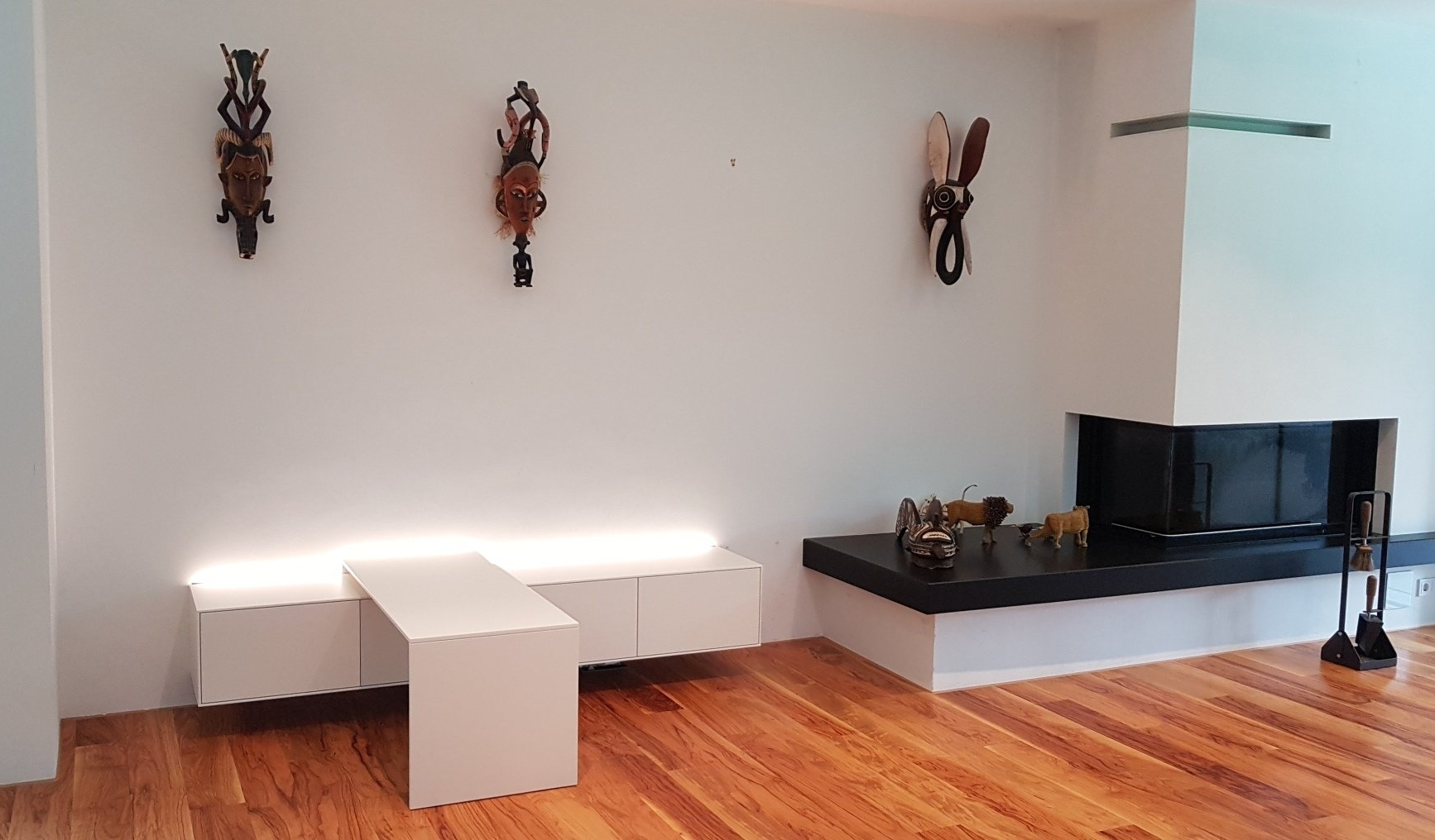 Der wandelbare Kinderspieltisch von BLEIER Lebensräume: weißes Lowboard  im Wohnzimmer