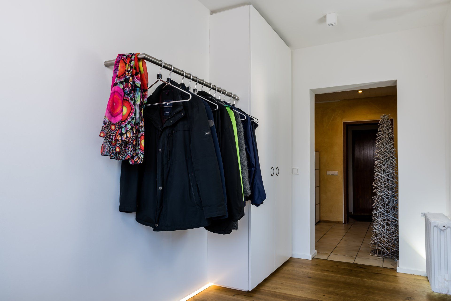 Garderobe mit Schuhschrank und Kleiderstange