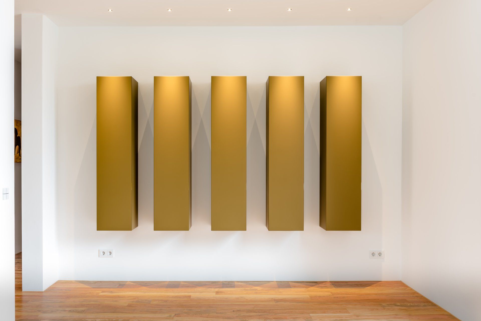 Kunstvoller Wohnzimmerschrank mit fünf autarken Korpussen der Schreinerei Bleier aus Bietigheim bei Karlsruhe