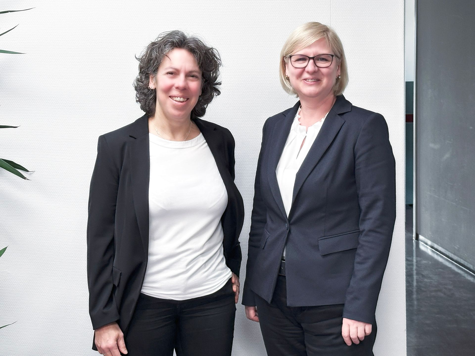 Die Schulleitung des EBZ: Edith Scheffel und Dr. rer. cur. Johannes Rau. Die Schulleitung des EBZ: Edith Scheffel und Carmen Happe.