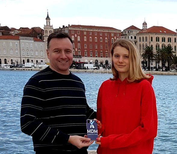 MDM Consulting Marijan Misetic und Schwimmerin Lucijana Lukšić aus Kroatien MDM Consulting Marijan Misetic und Schwimmerin Lucijana Lukšić aus Kroatien