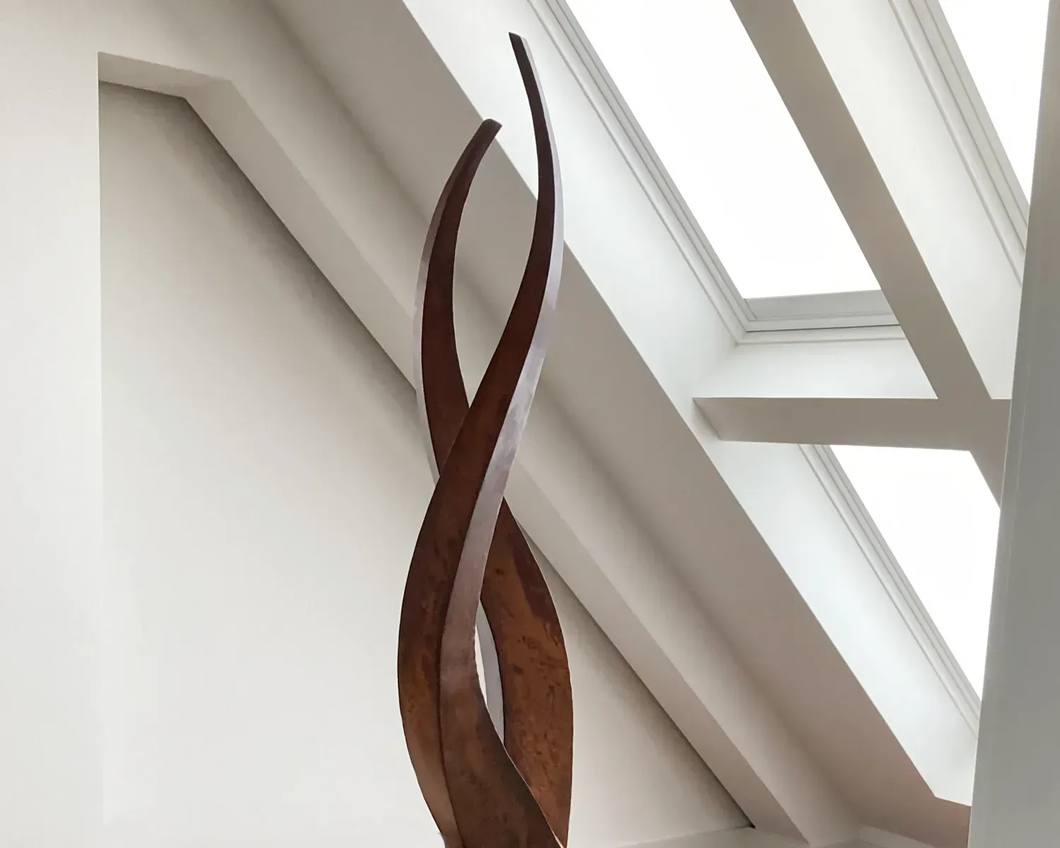 Colección particular Escultura abstracta para interior, arte a medida en metal barnizado.