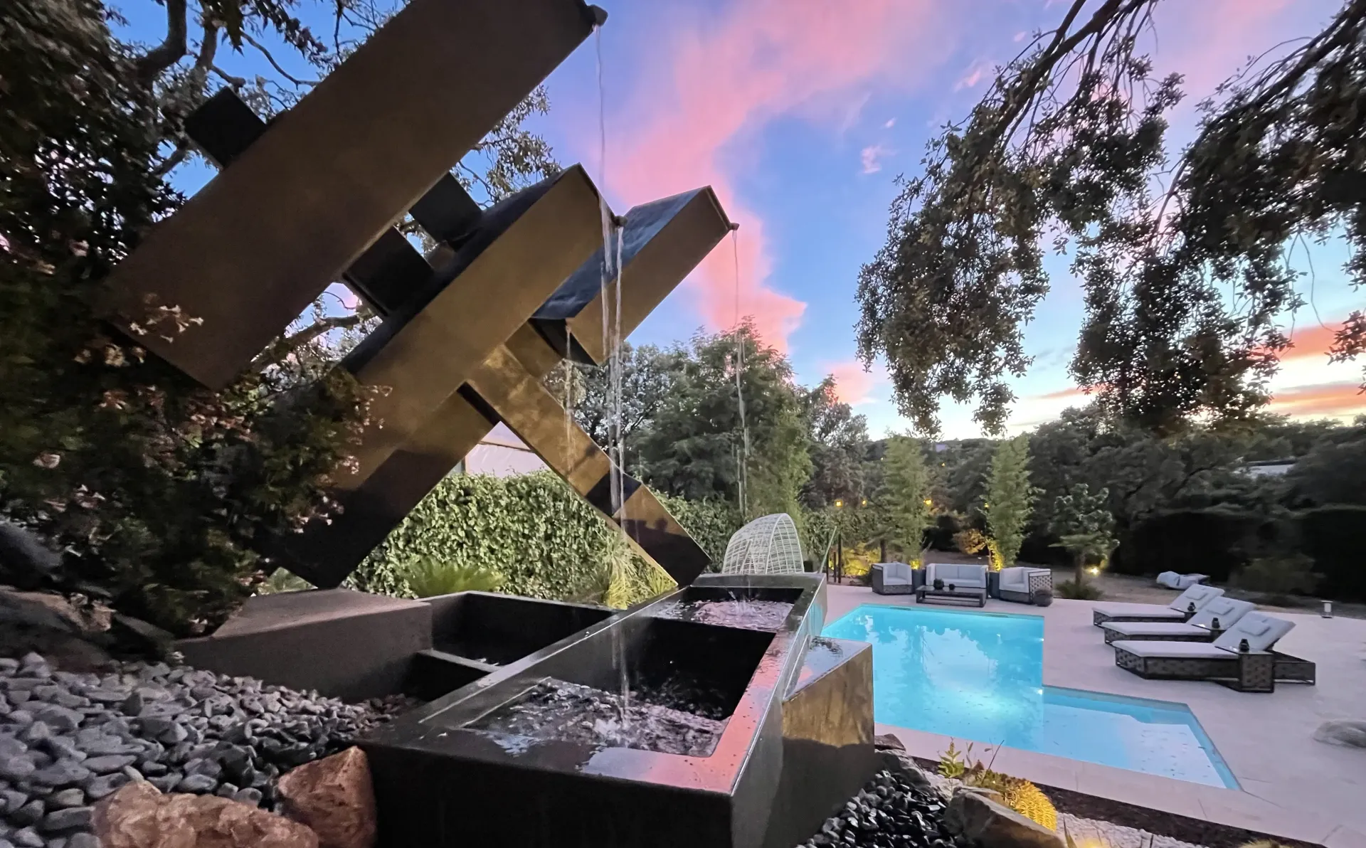 Cambiando el espacio Escultura a medida de A dos Sentidos transformando un espacio