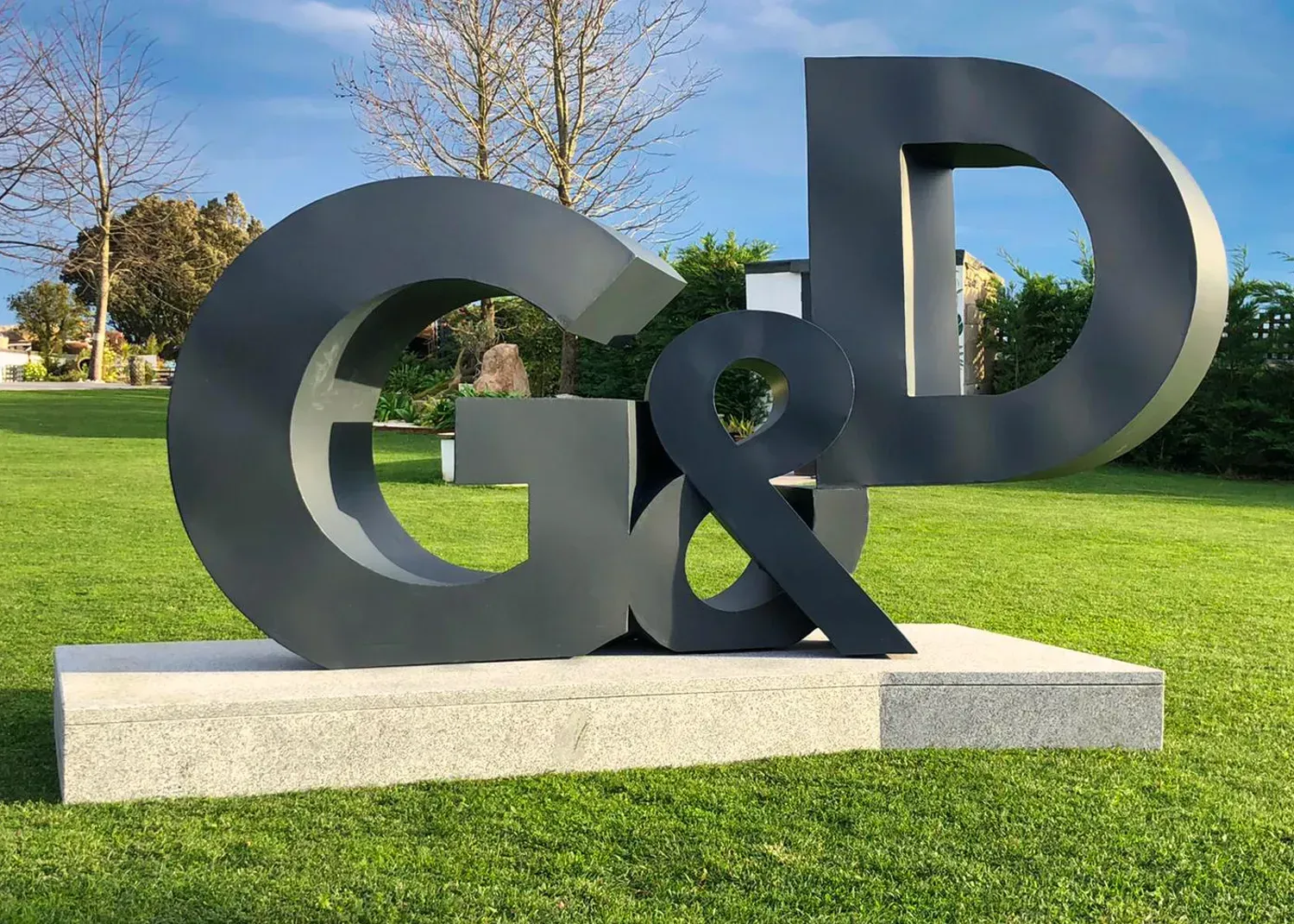 Colección privada Terraza decorada con elementos artísticos personalizados, paisajismo exclusivo.