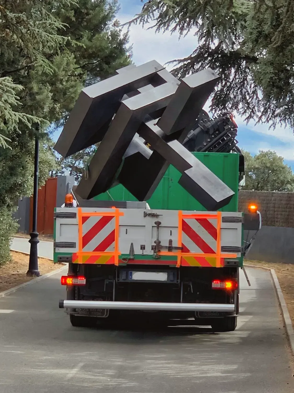 Transporte Tranporte de arte y esculturas de gran formato.