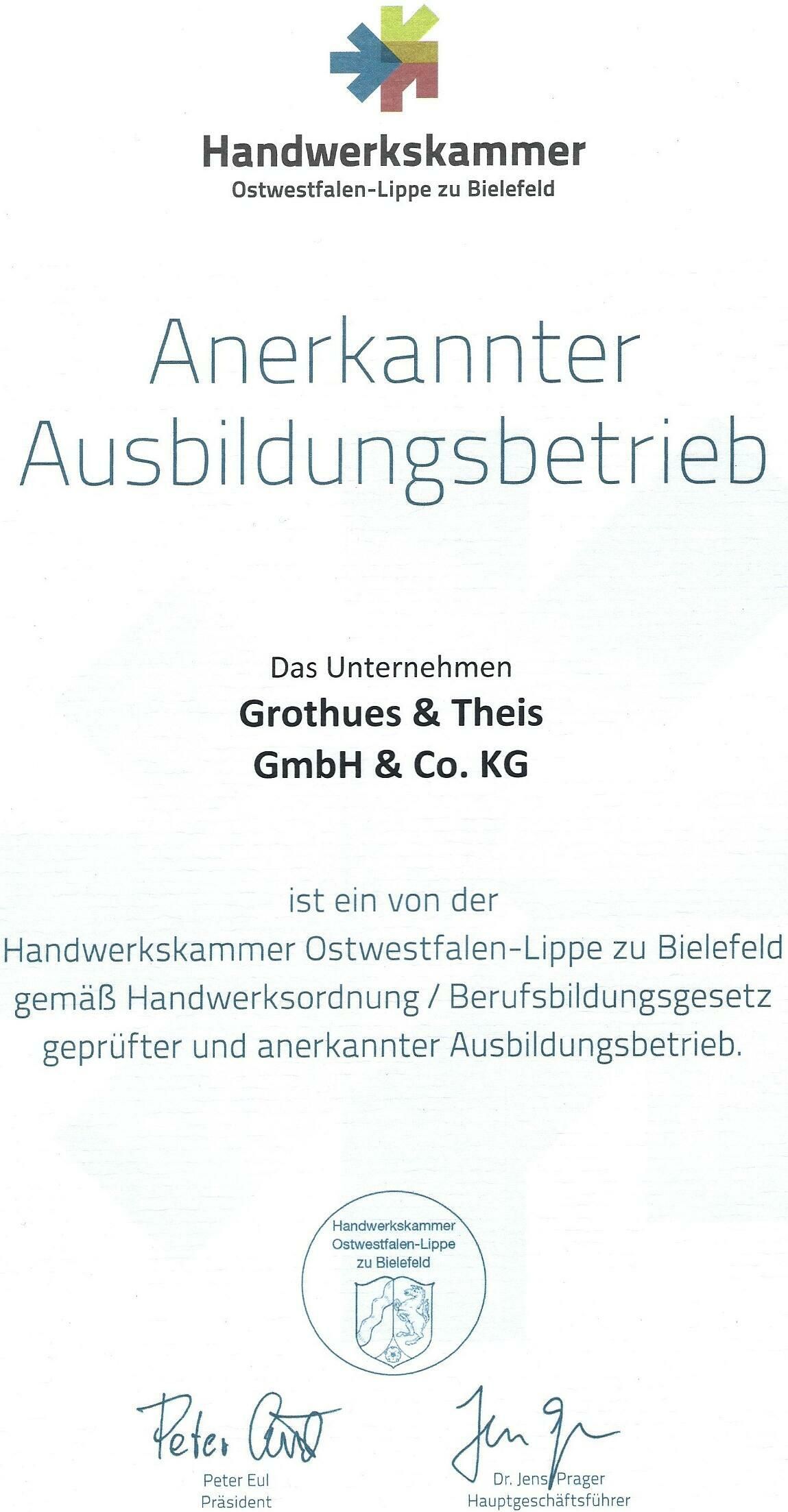Zertifikat der Handwerkskammer, welches die Zimmererei Grothues und Theis als anerkannten Ausbildungsbetrieb auszeichnet.
