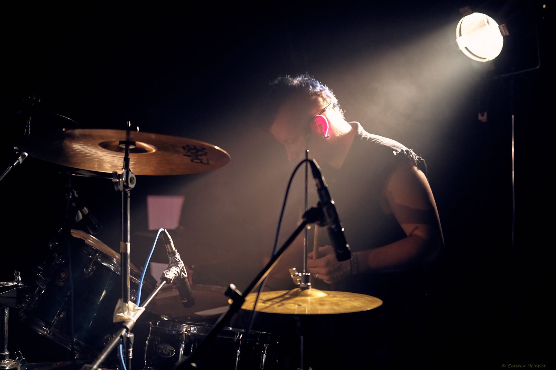 Live-Auftritt von Jevatta auf der Bühne im METRONOM. Die Band in Aktion während des Konzerts. Foto von Carsten Heinrici.