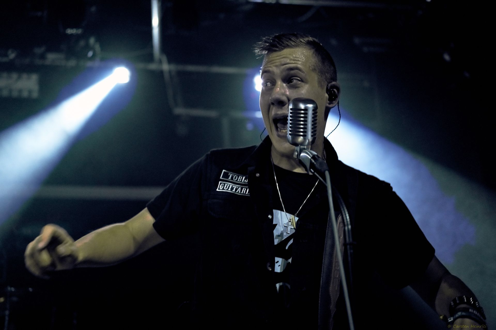 Live-Auftritt von Jevatta auf der Bühne im METRONOM. Die Band in Aktion während des Konzerts. Foto von Carsten Heinrici.