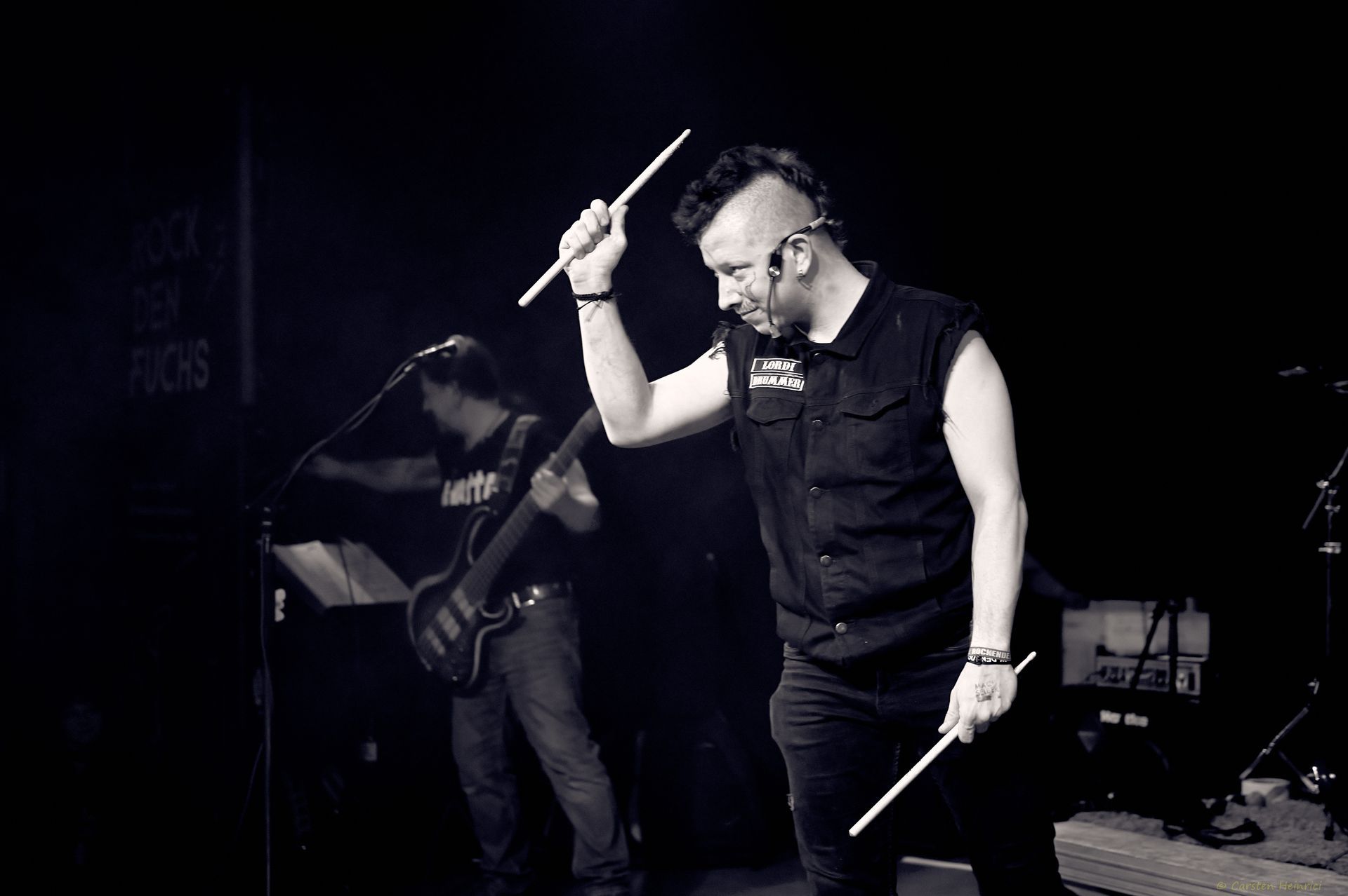 Live-Auftritt von Jevatta auf der Bühne im METRONOM. Die Band in Aktion während des Konzerts. Foto von Carsten Heinrici.