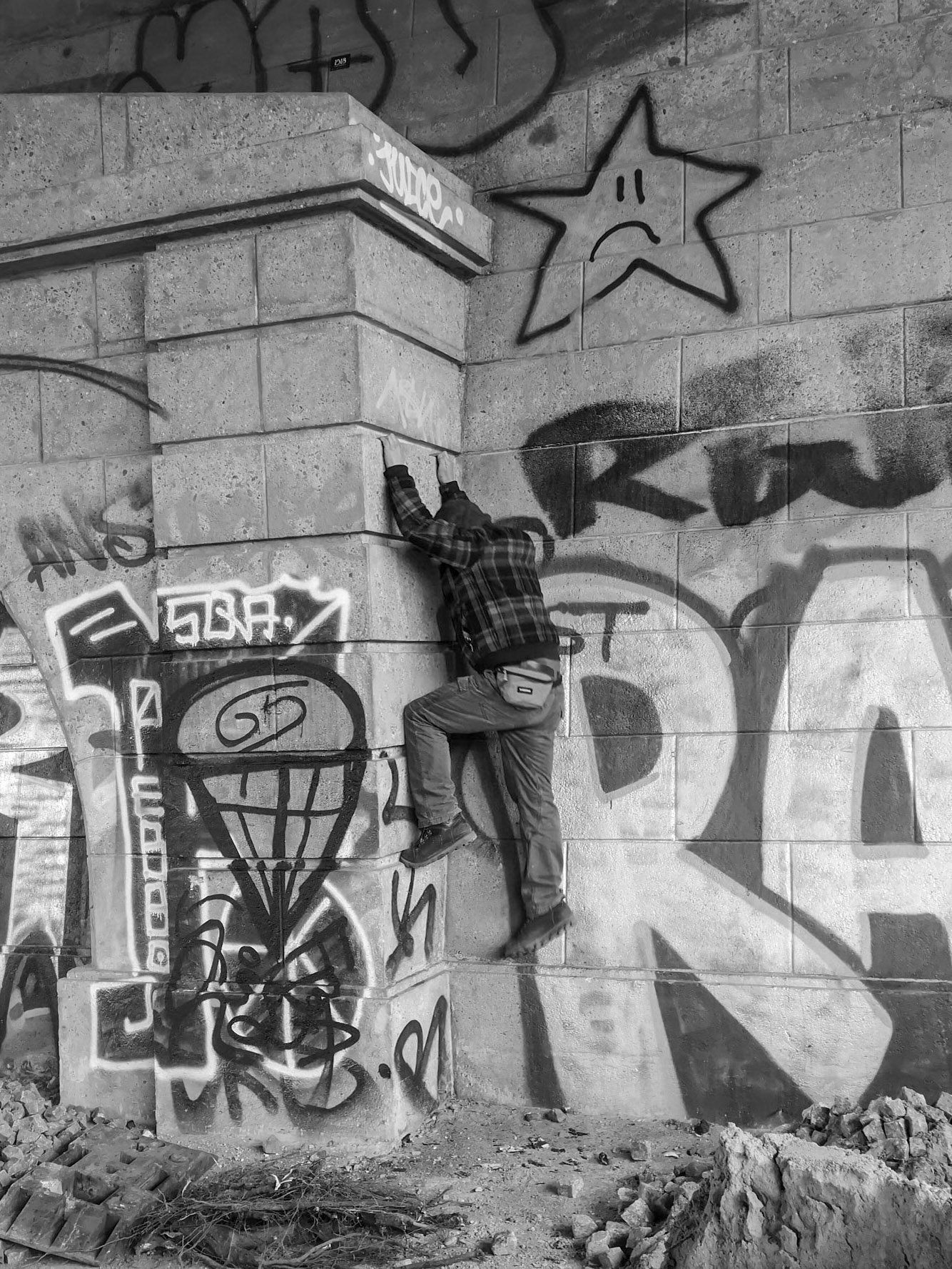 Indi Pahn wärmt sich auf und bereitet sich am Filmset für den Videodreh vor. Jevatta beim Videodreh.