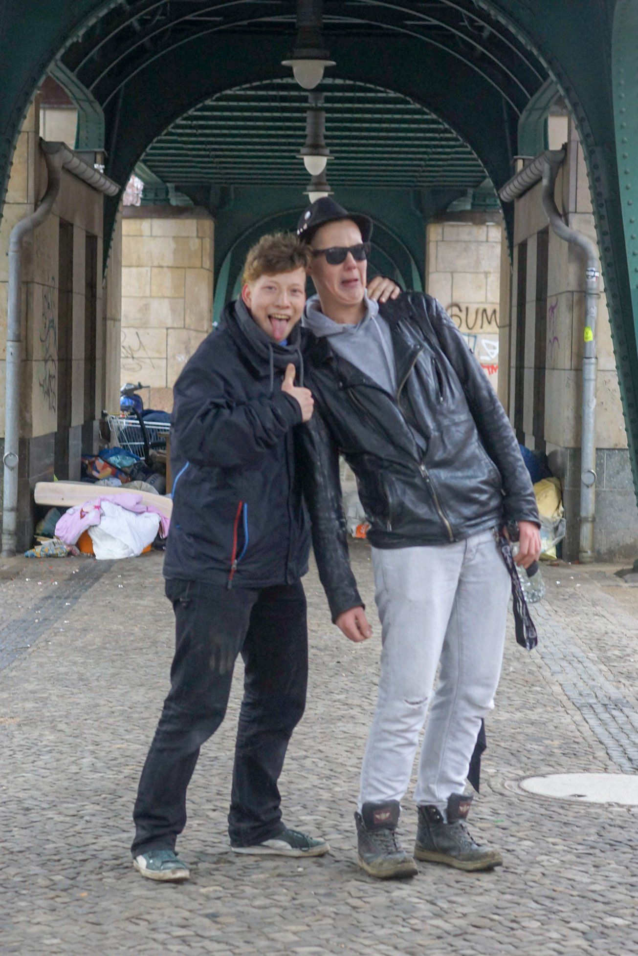 Freundschaft verbindet. Lordi Lord und Tobijan Torrentino machen Quatsch. Jevatta beim Videodreh zum Song: