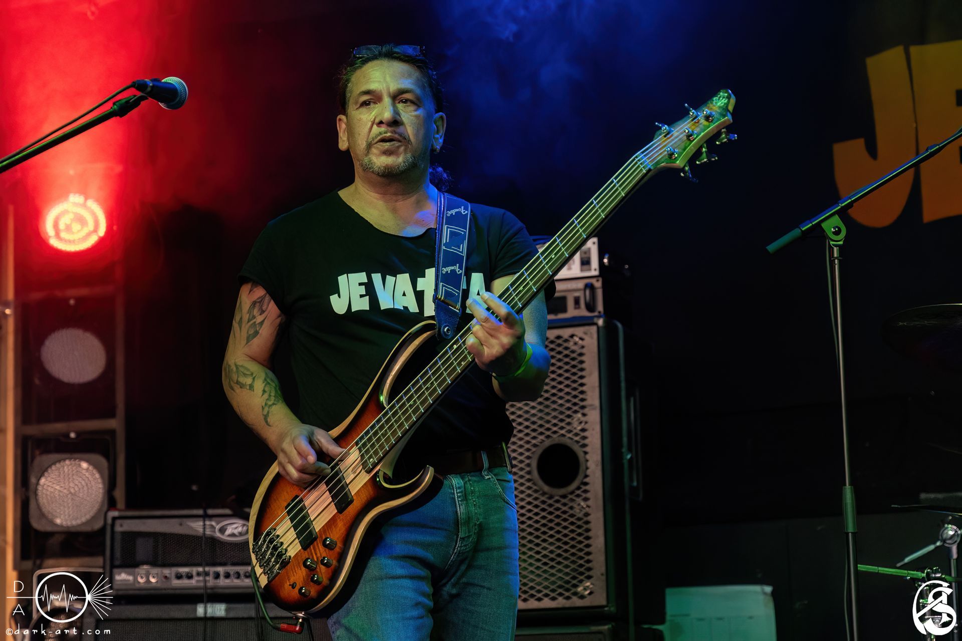 Live-Auftritt von Jevatta auf der Bühne bei Rockcity Berlin Festival. Die Band in Aktion während des Konzerts. Foto von Andreas Sperl.