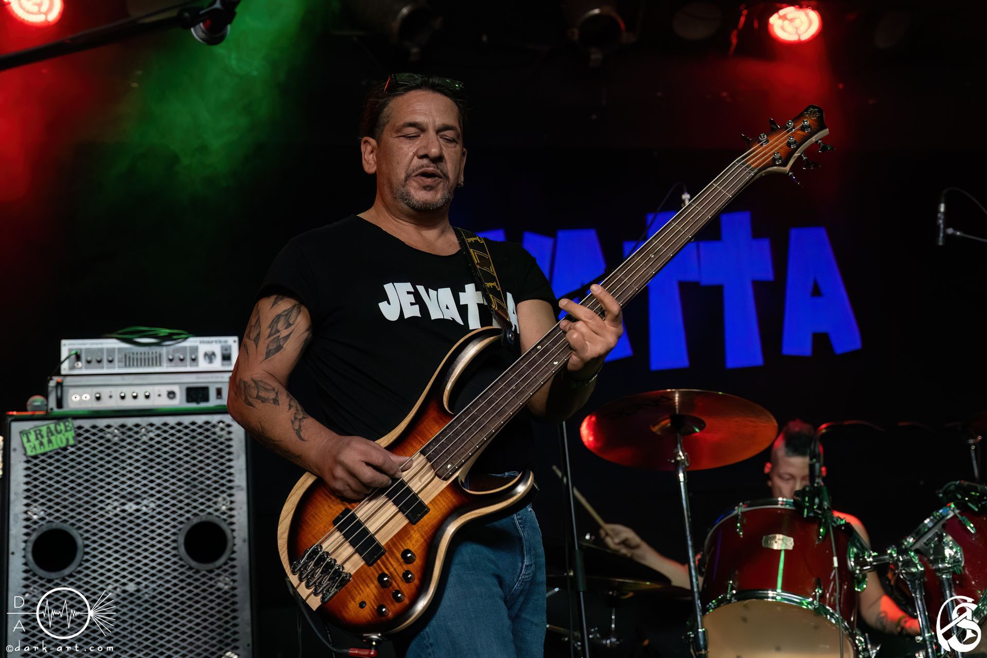 Live-Auftritt von Jevatta auf der Bühne bei Rockcity Berlin Festival. Die Band in Aktion während des Konzerts. Foto von Andreas Sperl.