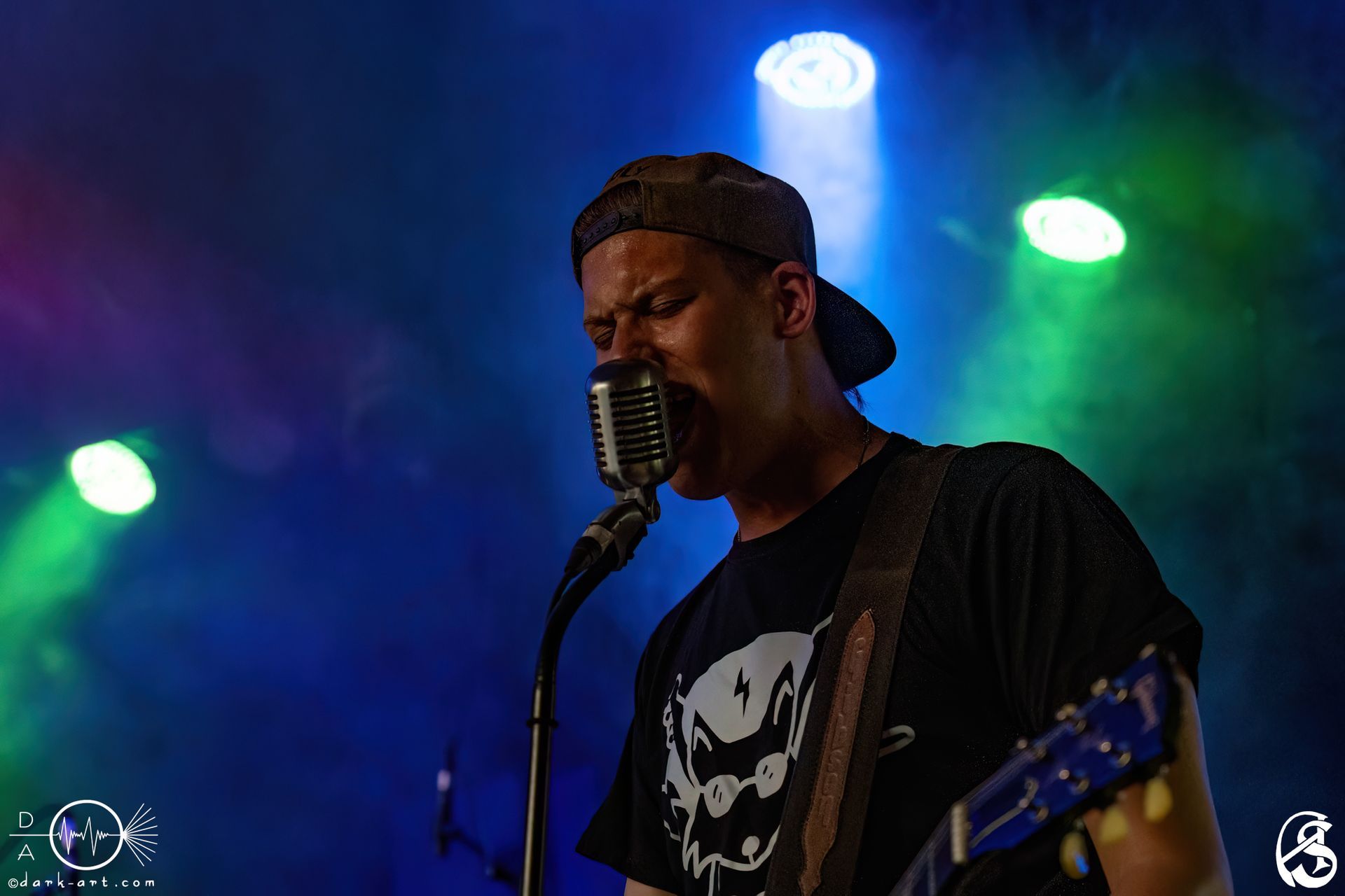 Live-Auftritt von Jevatta auf der Bühne bei Rockcity Berlin Festival. Die Band in Aktion während des Konzerts. Foto von Andreas Sperl.