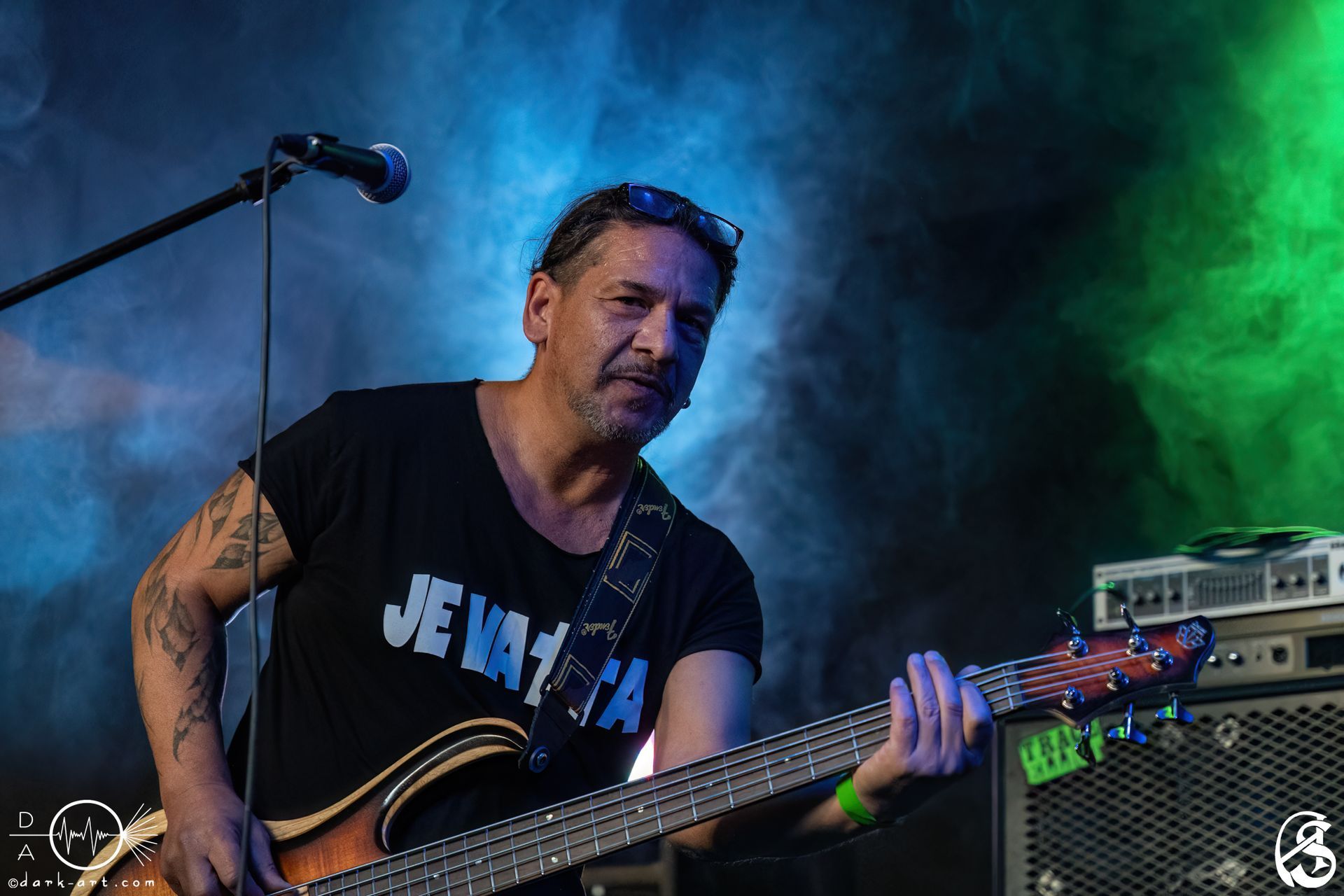 Live-Auftritt von Jevatta auf der Bühne bei Rockcity Berlin Festival. Die Band in Aktion während des Konzerts. Foto von Andreas Sperl.