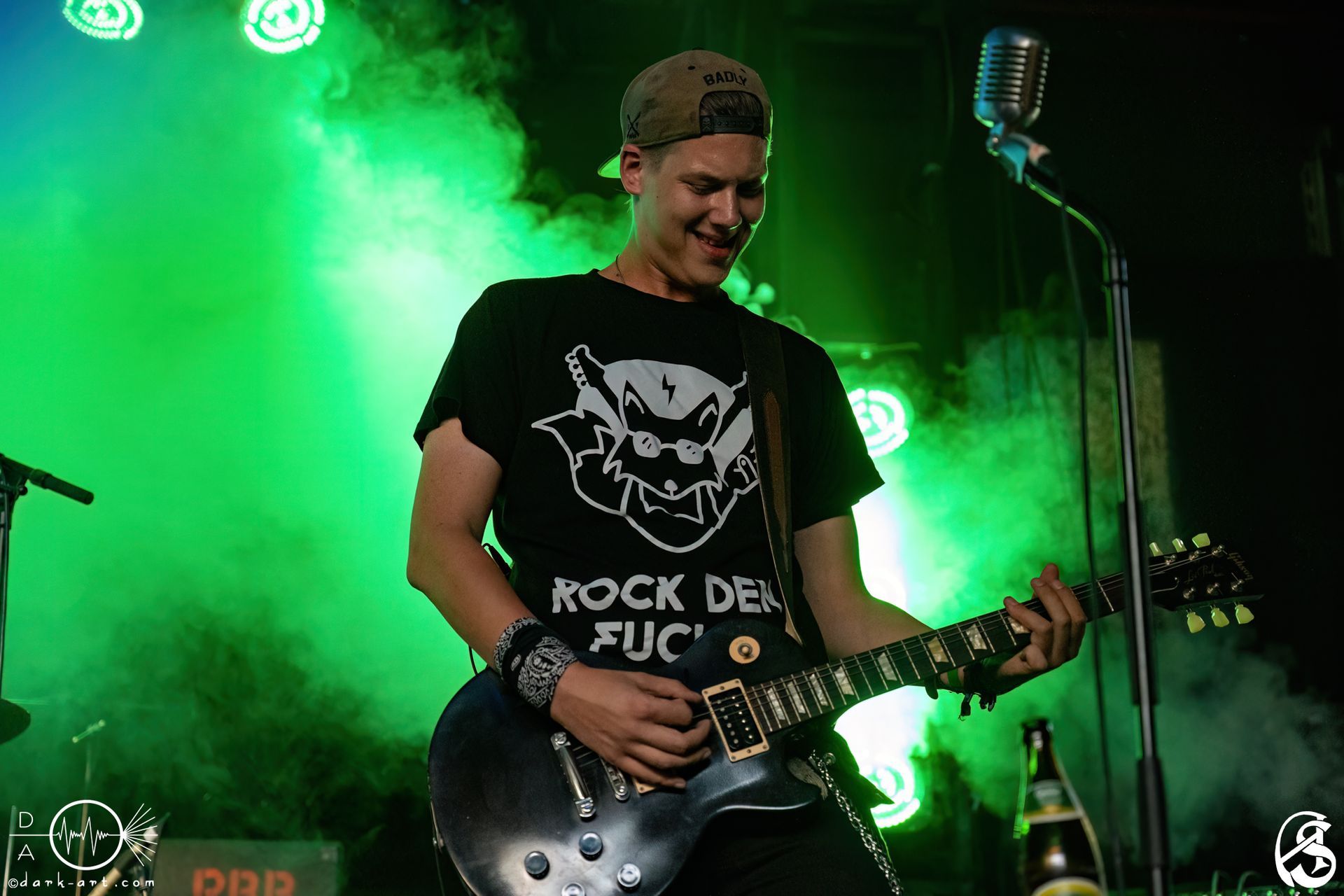 Live-Auftritt von Jevatta auf der Bühne bei Rockcity Berlin Festival. Die Band in Aktion während des Konzerts. Foto von Andreas Sperl.