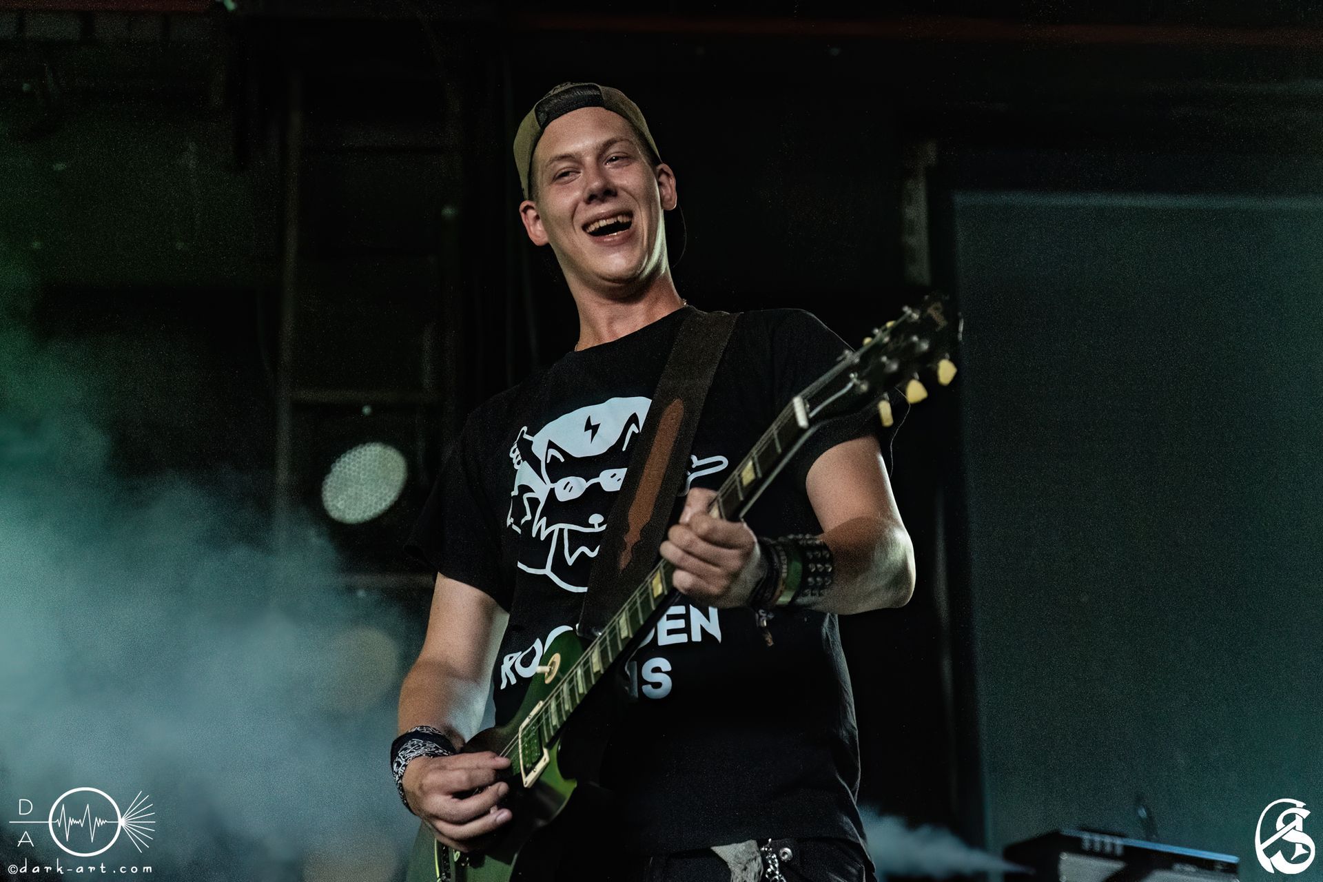Live-Auftritt von Jevatta auf der Bühne bei Rockcity Berlin Festival. Die Band in Aktion während des Konzerts. Foto von Andreas Sperl.