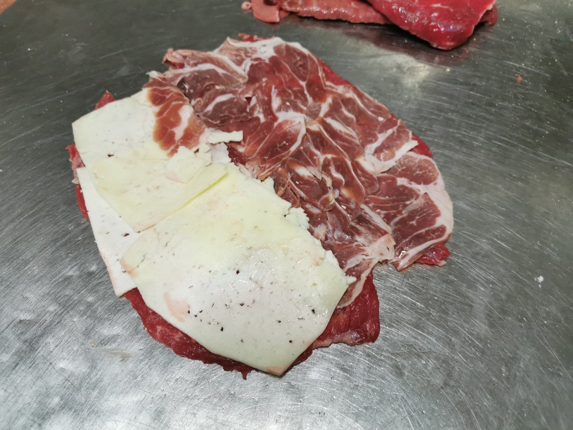 Cachopo clasico con queso curado oveja y paletlla iberica