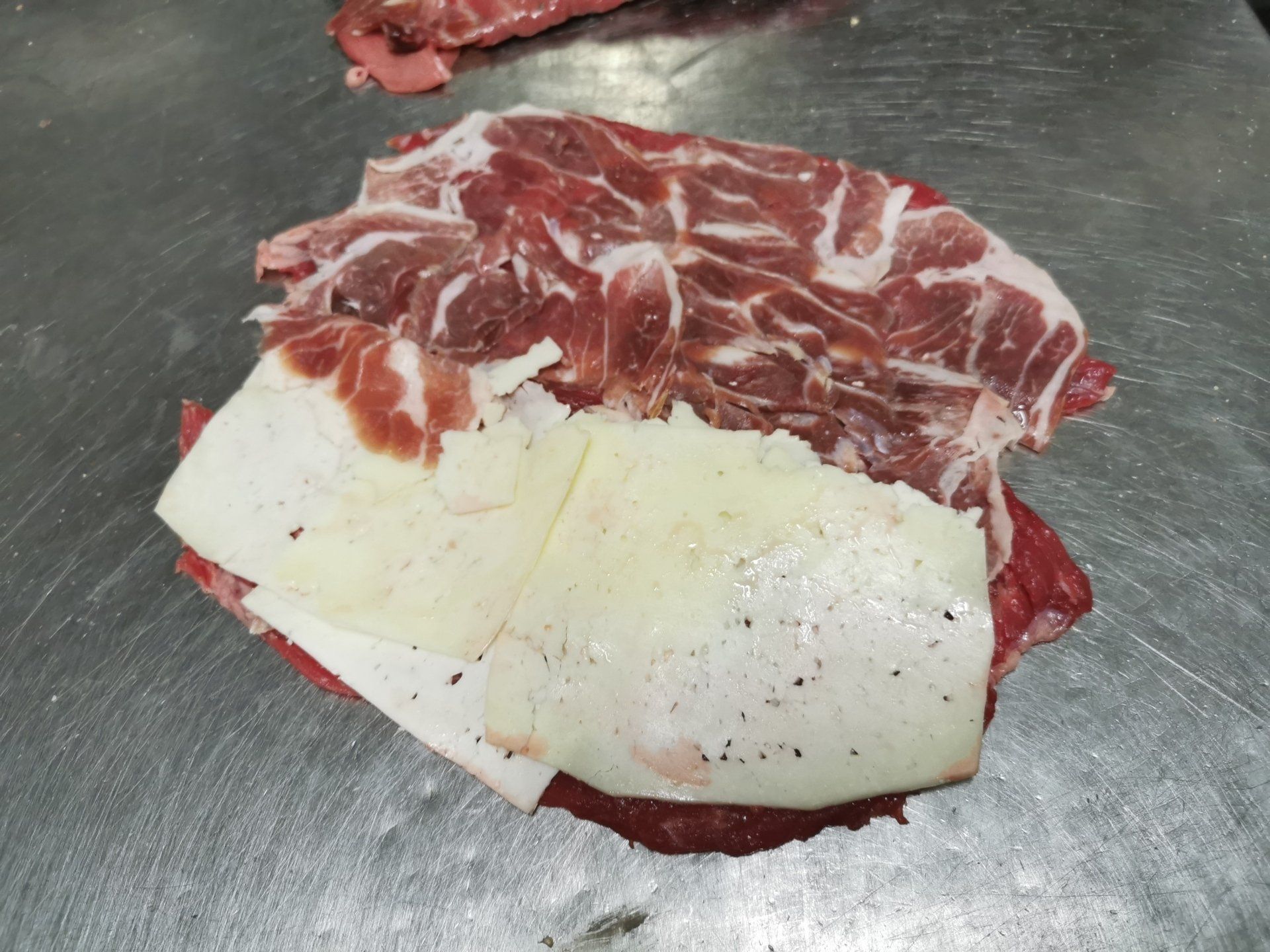 Cachopo relleno de queso de oveja y paletilla iberica