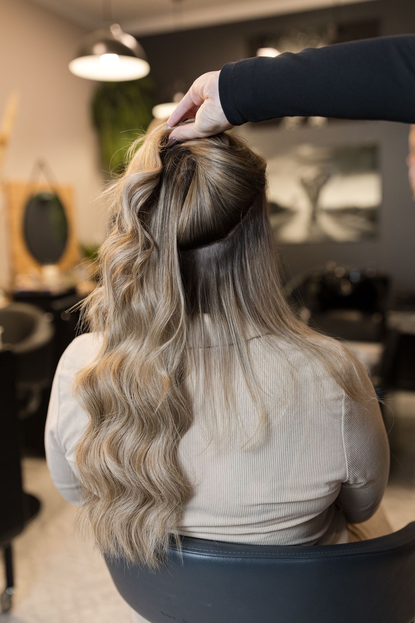 Haarverdichtung | Haarverlängerung mit flach eingearbeiteter Tresse – natürliche Verlängerung und mehr Volumen bei Cut and Style Hairdesign Bielefeld