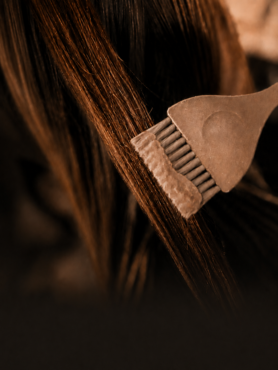 Professionelles Haarfärben mit Pinsel – Farbtechnik bei Cut and Style Bielefeld