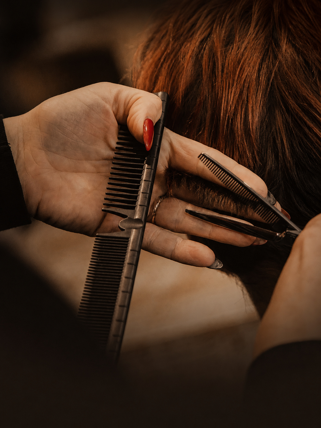 Präziser Haarschnitt bei Cut and Style Hairdesign Bielefeld-Sennestadt