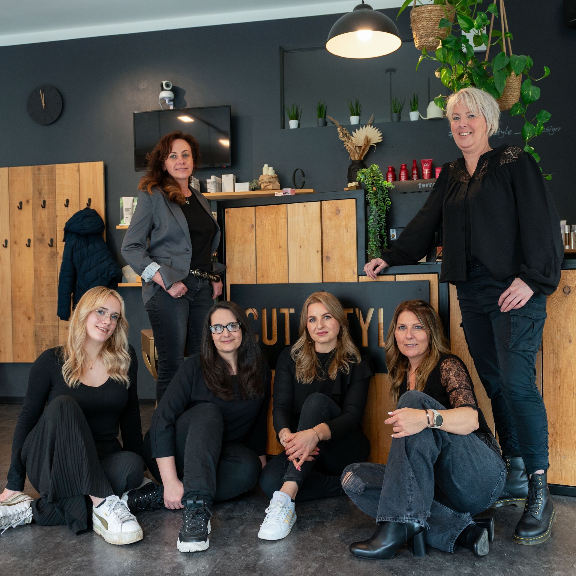 Teamfoto der Friseurinnen von Cut and Style Hairdesign in Bielefeld-Sennestadt