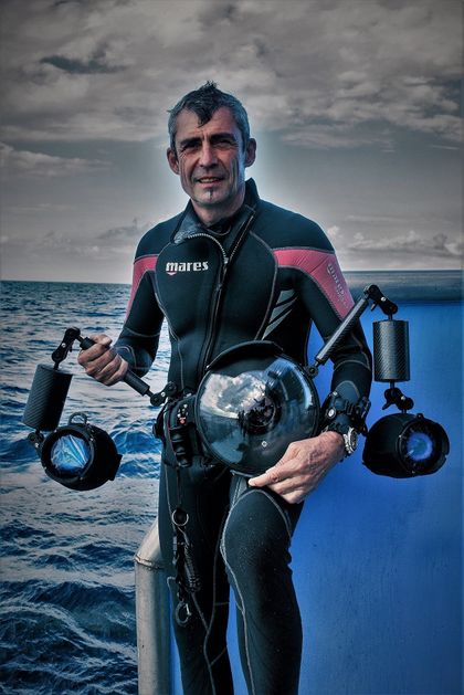 Peter Schneider at Tiger beach, Bahamas peter schneider 2017 by Raphael Studer