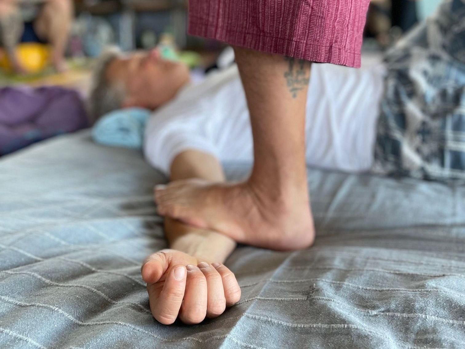 Free your Feet - Thai Yoga Massage ohne Hände Thia Yoga Massage mit Krishnatakis