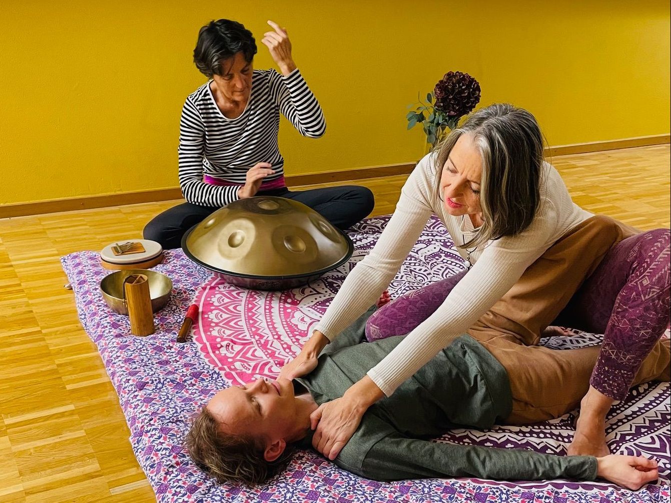 Thai Yoga Massage Workshop mit Livemusik in Dornbirn, Vorarlberg