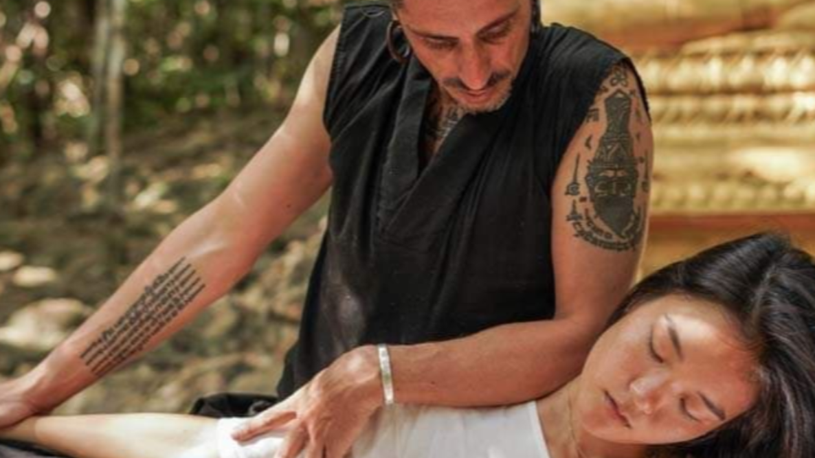'Free your Feet' mit Krishantakis Thai Massage ohne Hände mit Krishnatakis