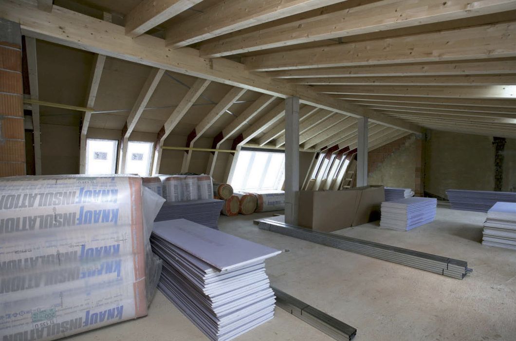 Einbauten in Konstruktionen Trockenbauverfahren realisieren Einbauten in Konstruktionen wie etwa Tragkonstruktionen für erhöhte Lasten, Leuchten ohne Verkabelungen, Lüftungsauslässe oder Zargen für Türen und Fenster.