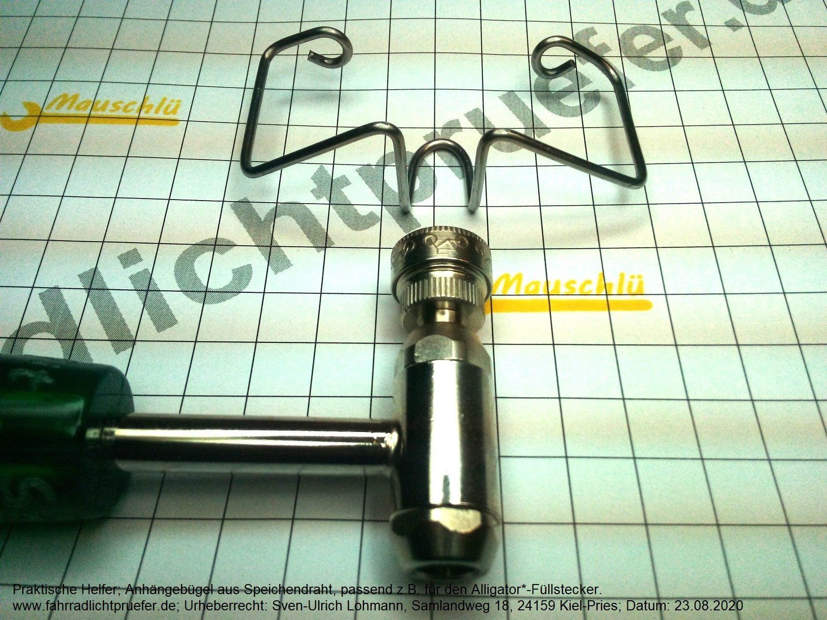 Anhängebügel für Füllstecker Mauschlue Fahrradlichtpruefer. Anhängebügel für den Alligator Füllstecker. Aus der Reihe: Praktischer Helfer. Bauanleitung. Gerne nachbauen und praktisch gewinnen..