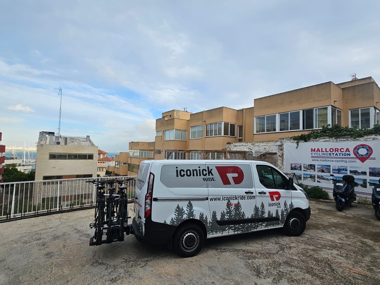 TRANSFER Y SERVICIO DE TRANPORTE PARA CICLISTAS ,CLIENTES Y SERVICIO DE RECOGIDA Y ENTREGA EN HOTELES Y AGROTURISMOS